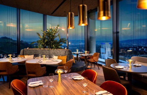 Feuerbach-Ost Hotel | Radisson Blu Hotel at Porsche Design Tower Stuttgart