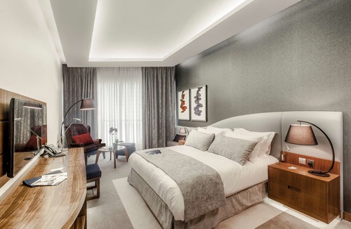 Downtown Dubai Hotel | Radisson Blu Hotel, Dubai Waterfront
