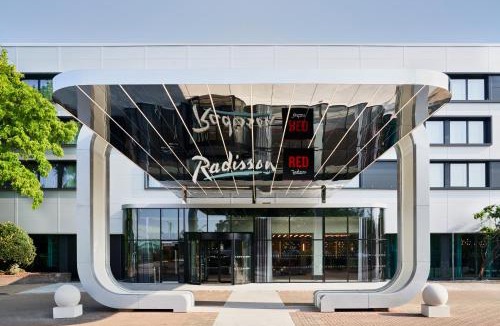 Heathrow Villages Hotel | Radisson Hotel and Conference Centre London Heathrow