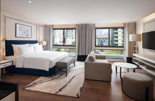 Ploenchit Hotel | Radisson Hotel Chateau de Bangkok