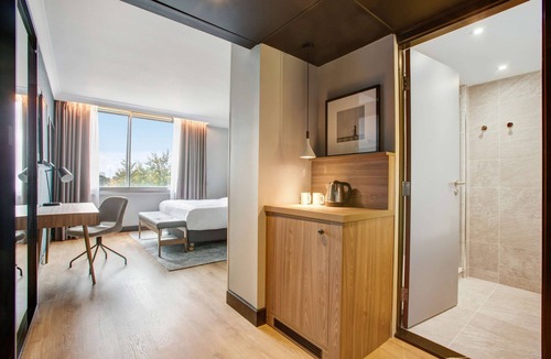 Heathrow Villages Hotel | Radisson Hotel & Conference Centre London Heathrow