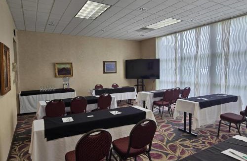 Gaffer District Hotel | Radisson Hotel Corning