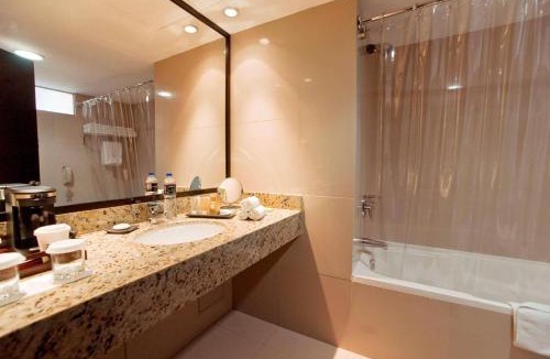 Petit Jean Ocharan Hotel | Radisson Hotel Decapolis Miraflores