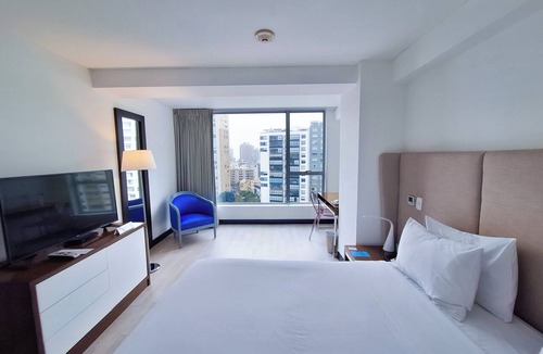 Petit Jean Ocharan Hotel | Radisson Hotel Decapolis Miraflores