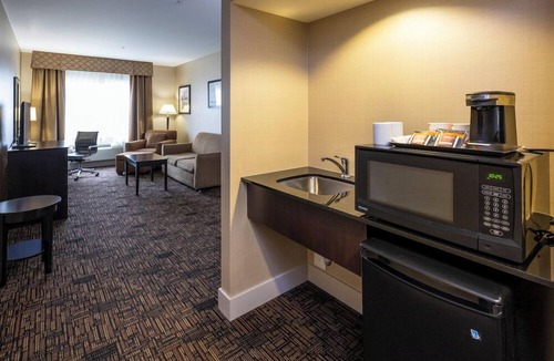 Leduc Hotel | Radisson Hotel Edmonton Airport