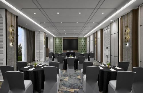 Malad West Hotel | Radisson Mumbai Goregaon