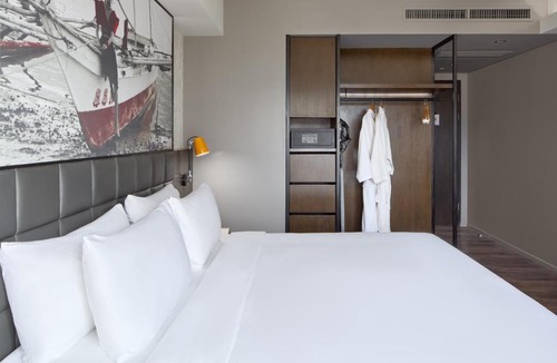 Mandaue Hotel | Radisson RED Cebu Mandaue