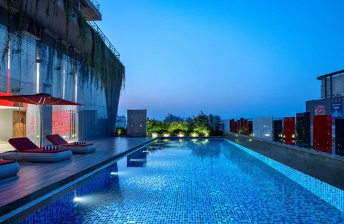 Sector 62 Hotel | Radisson RED Chandigarh Mohali