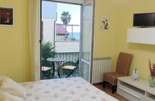 Savona Apartment | Raffaello Beach Apartment Savona, 50 m from the sea, WIFI, AC, equipped kitchen