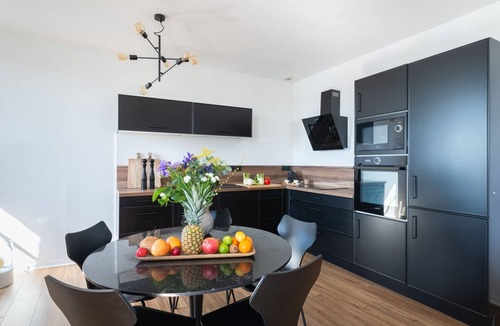 Etel Apartment | Raffinement, confort et vue Mer by Interhome
