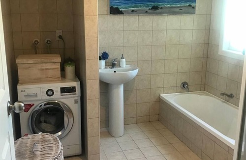 Raglan House | Raglan Delightful Kiwiana Bach