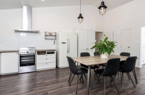 Raglan House | Raglan Hideaway (Te Uku)