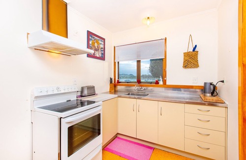 Raglan House | Raglan Holiday Home - Water and Mountain Views
