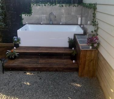 Raglan House | Raglan park rest and stay cabins - Private studio
