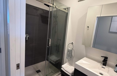 Ranfurly House | Rail Trail Bach- Central Ranfurly/Bike-Friendly/2 Bed 2 Bath