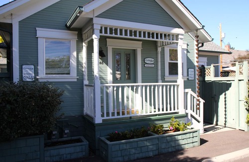 Historic Railroad District House | Railroad District, steps to downtown, everything you need to enjoy Ashland!