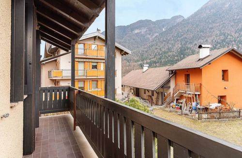 Monclassico Apartment | Railway Loft Dimaro: Spacious Retreat for Families and Groups up to 8 Guests