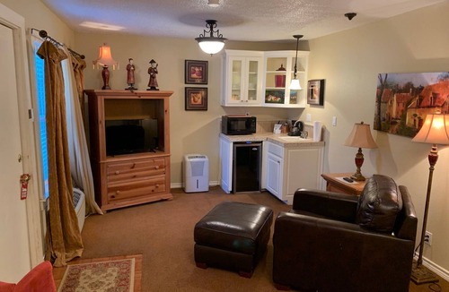 Rockdale Hotel | Rainbow Courts Motel