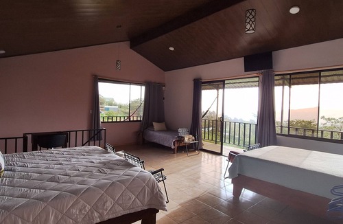 Monteverde House | Rainbow House
