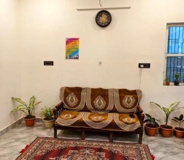 Mahmoorganj House | Rainbow Inn