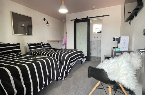 Greeley Hotel | Rainbow Motel