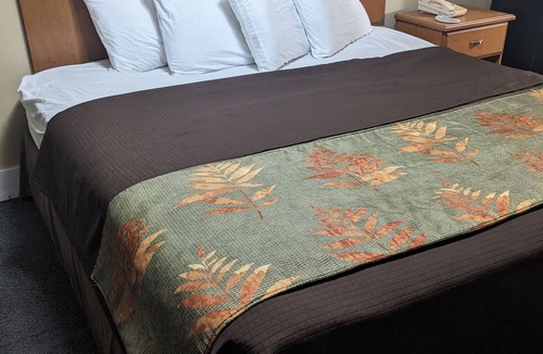Hendersonville Hotel | Rainbow Motel