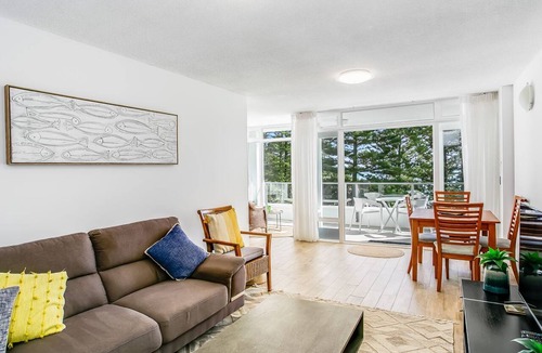 Coolangatta Apartment | Rainbow Pacific Unit 9- Stunning views over Rainbow Bay and Snapper Rocks. Swimming Pool. Wi-Fi