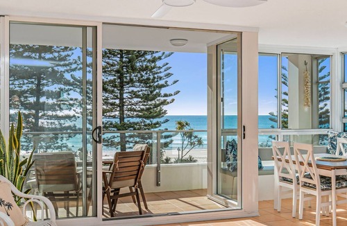 Coolangatta Apartment | Rainbow Pacific Unit 8- Ocean views over Rainbow Bay Coolangatta with free Wi-Fi