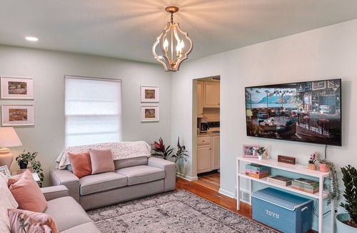 Jerome House | Rainbow Retreat ~ 3-bedroom fun loving home full of color!