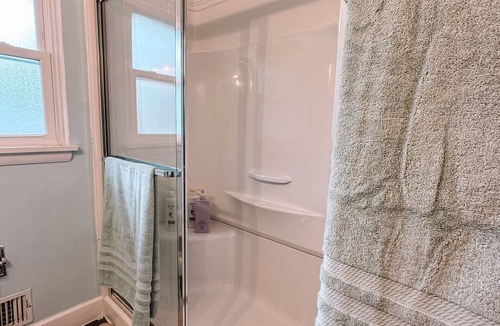 Jerome House | Rainbow Retreat ~ 3-bedroom fun loving home full of color!