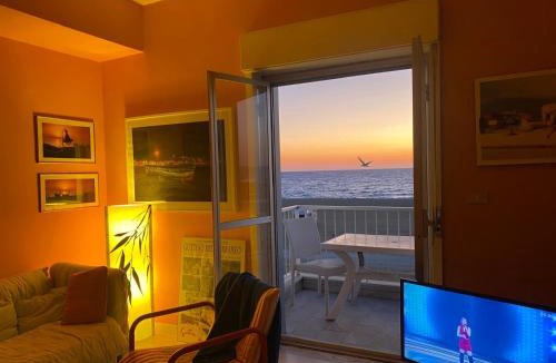 Marina di Schiavonea Apartment | Rainbow Seafront Apartment