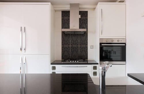Canary Wharf Apartment | Rainbow Studio Canary Wharf with terrace
