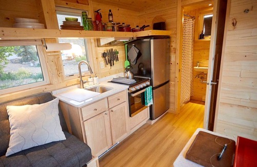 Arroyo Hondo House | Rainbow Tiny Home with View & Hot Tub near Hot Springs, El Prado, NM