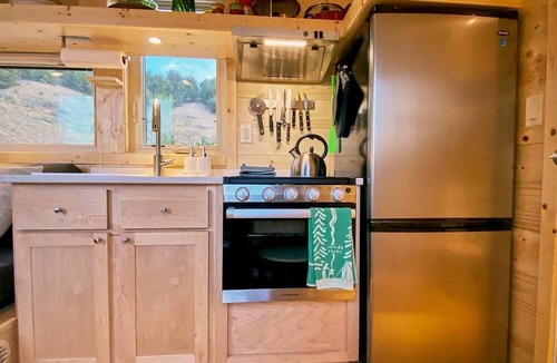 Arroyo Hondo House | Rainbow Tiny Home with View & Hot Tub near Hot Springs, El Prado, NM