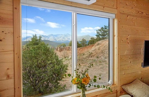 Arroyo Hondo House | Rainbow Tiny Home with View & Hot Tub near Hot Springs, El Prado, NM