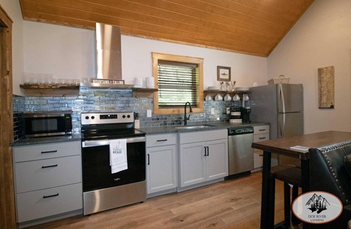 Roan Mountain Cabin | Rainbow Trout Cabin - 1 Bedroom + Loft Cabin, River Access