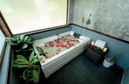 Sulthan Bathery Hotel | Raindrops Resort