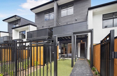 Lower Hutt House | Rainey Lane Delight: 2BR Escape