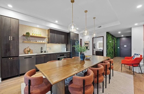 Rainey Street Historic District Condo | Rainey St. Bachelorette Penthouse w/Pool & Views