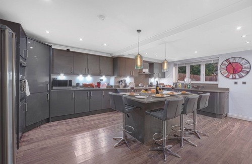 Altwood House | Rainfall Shower | Pool/Snooker | x 4 Cars