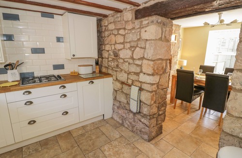 Cinderford Cottage | RAINFOREST COTTAGE, pet friendly, with a garden in Ruspidge
