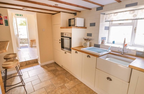 Cinderford Cottage | RAINFOREST COTTAGE, pet friendly, with a garden in Ruspidge