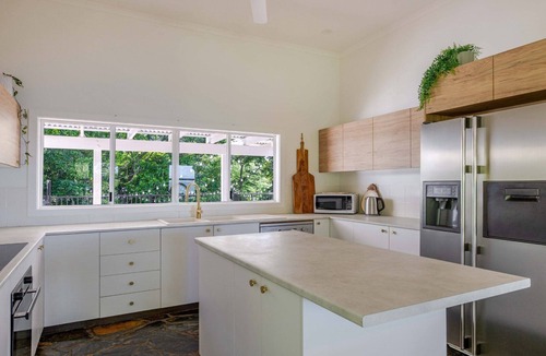 Trinity Beach House | Rainforest meets the Sea! Overlooks Pacific Ocean