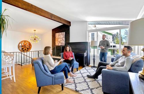 Rainier Valley House | Rainier Beach 6BR and 3BA Spacious Lake View Home, 15min FIFA World Cup Ready, Fireplaces & Nearby Amenities