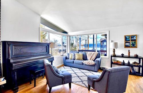 Rainier Valley House | Rainier Beach 6BR and 3BA Spacious Lake View Home, 15min FIFA World Cup Ready, Fireplaces & Nearby Amenities