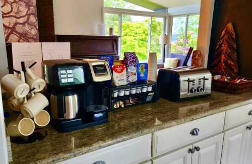 Rainier Valley House | Rainier Beach 6BR and 3BA Spacious Lake View Home, 15min FIFA World Cup Ready, Fireplaces & Nearby Amenities