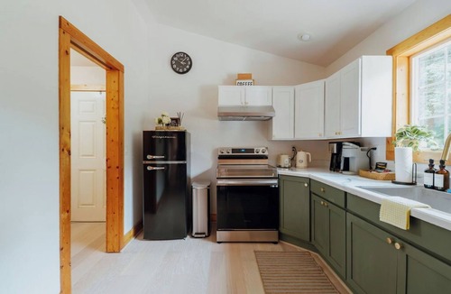 Packwood Cabin | Rainier Forest Cabin · Hot Tub + Sauna · Fire Pit
