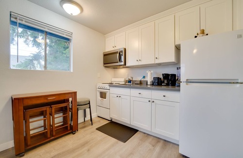 Brighton Apartment | Rainier Upper Suite Near Restaurants & Light Rail