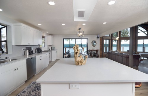 Olympia House | Rainier View Waterfront Retreat - Sleeps up to 15