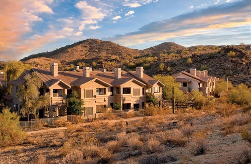 Ahwatukee Foothills Apartment | Raintree at Phoenix South Mountain Preserve